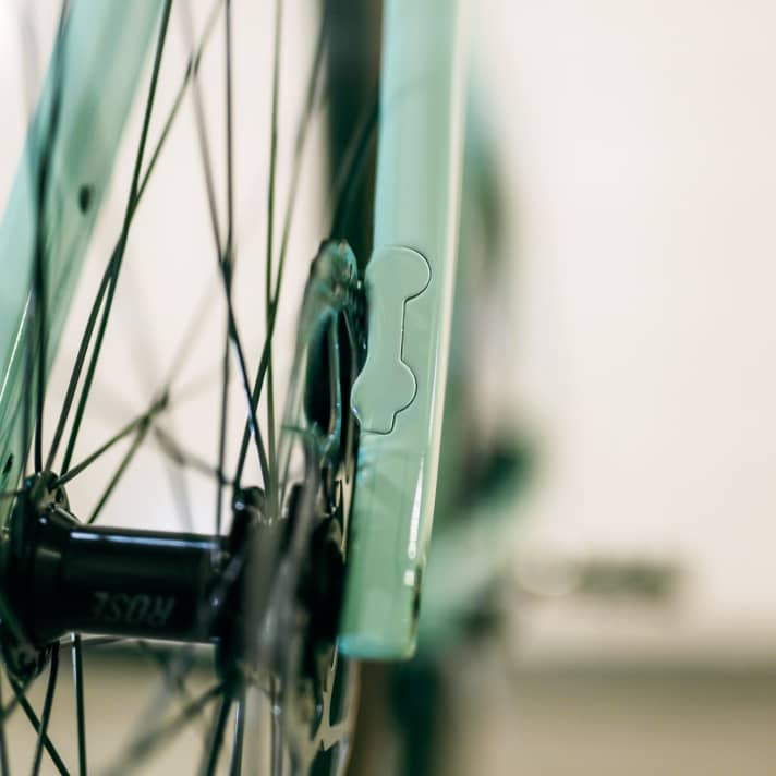 An eye for detail: screws are discreetly covered to protect them from dirt.