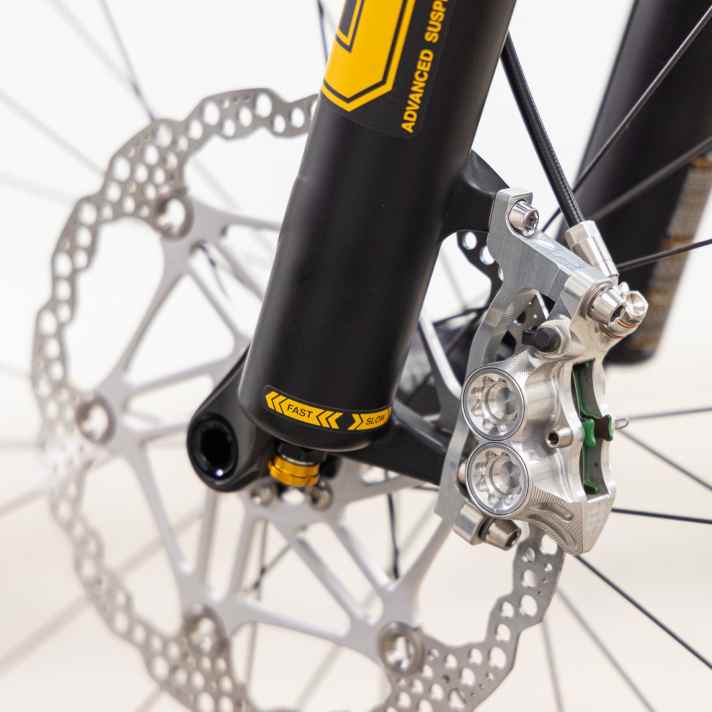 Two high-end parts in one picture: Öhlins suspension fork with Hope brakes. Available on the complete bikes from Starling.