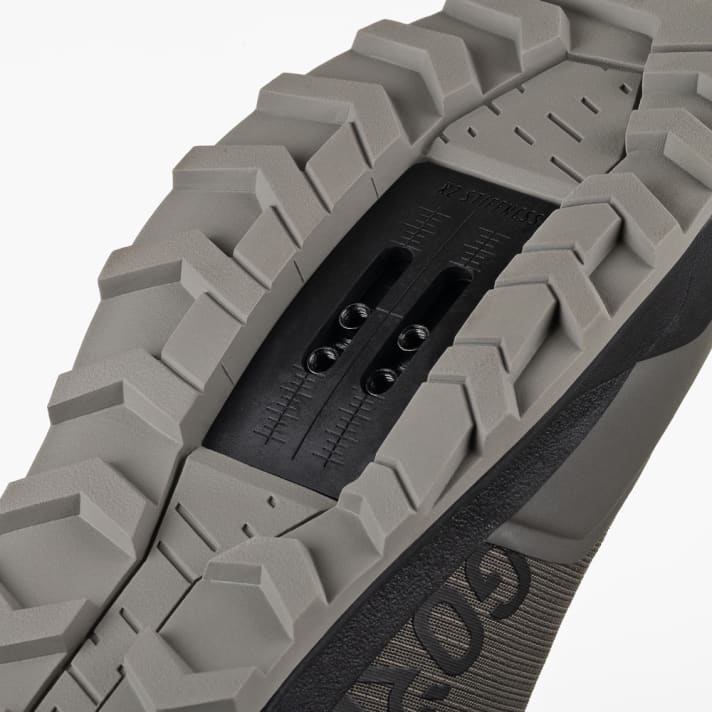 In der Click-in-Variante kommt der Terra Ergolace GTX mit einer erweiterten Cleat-Spur und profilierter Sohle.
