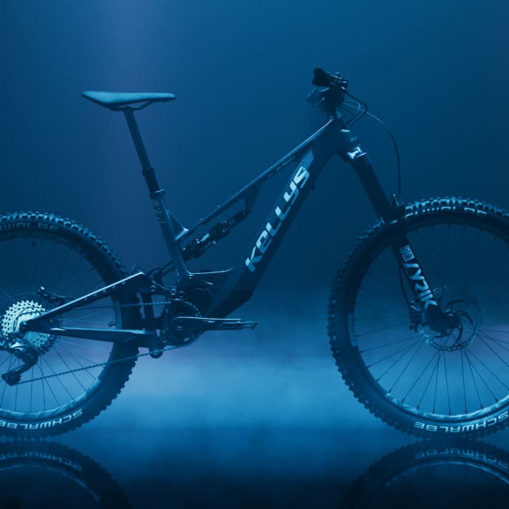 Das Theos F100 soll zwar ein Enduro sein, doch der Federweg und die Reifenwahl sprechen eher für ein All Mountain Bike.