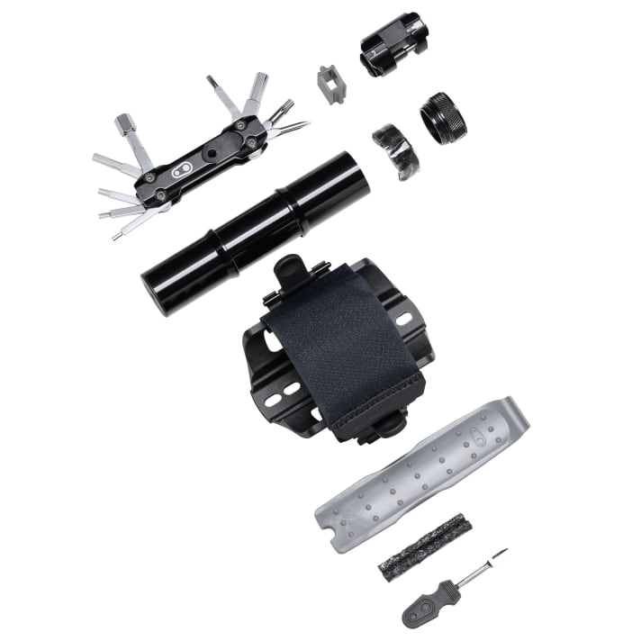In addition to the tube holder, the TS18 has a complete mobile workshop from multi-tool to tubeless patches