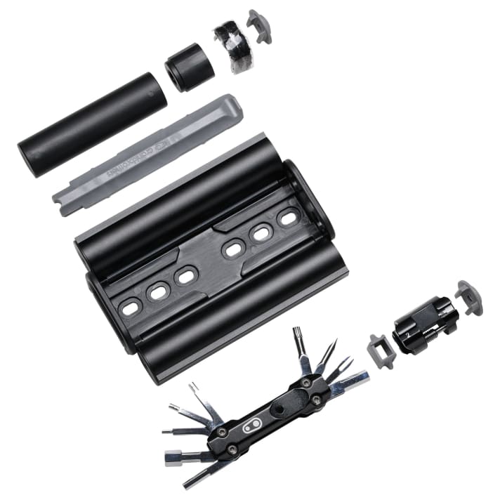 The tools are well protected and inconspicuously transported in the two small tubes. In addition to the extensively equipped multi-tool, the set also includes a CO2 adapter