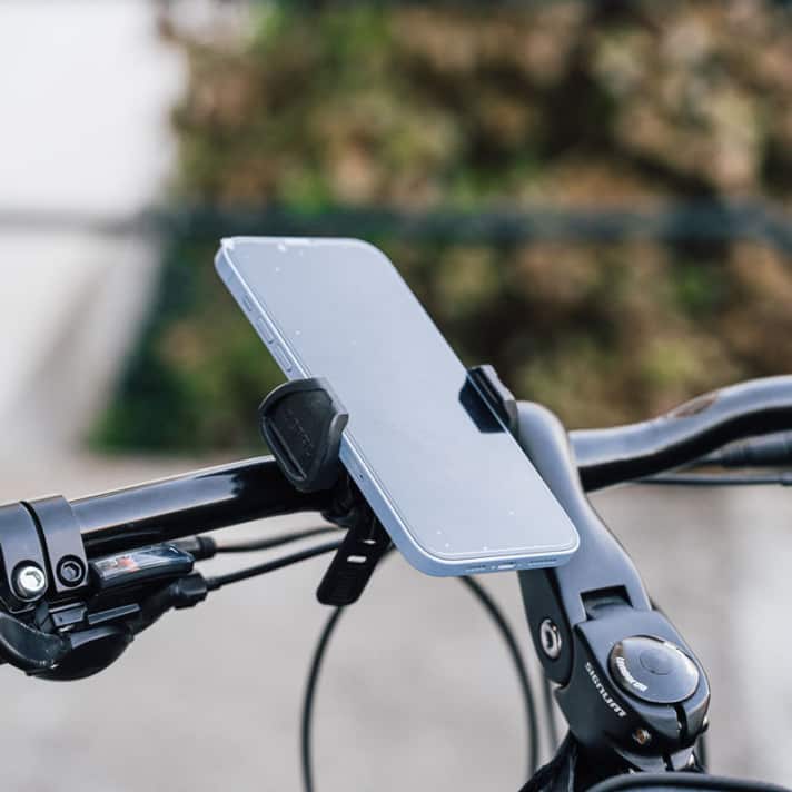 Der neue Universal Phone Holder von Zéfal soll Smartphones jeder Größe fest im Griff haben.