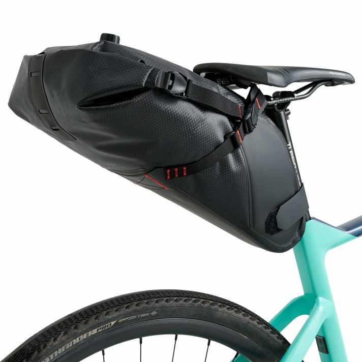 USWE saddle bag large: 380 g / 9 litres / 149 euros