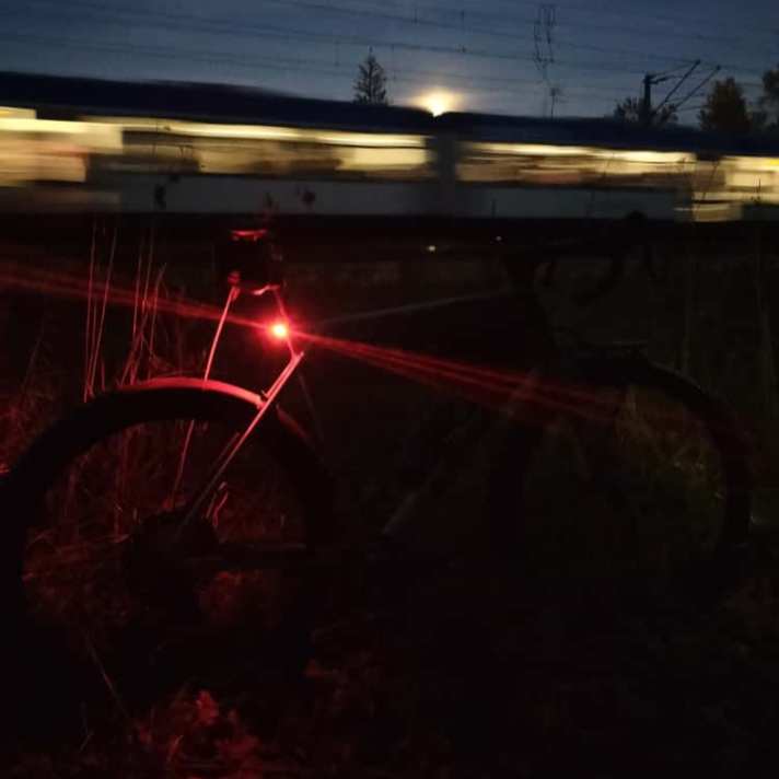 Cycling instead of travelling by train: this can be the better choice, even at uncomfortable times.