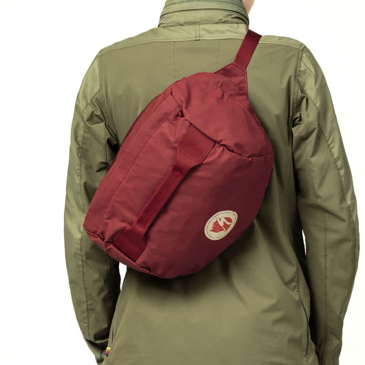 The lid for the side pocket is versatile
