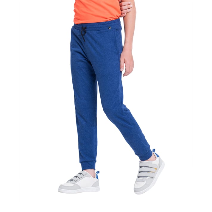 Diese Jogginghose ist, bestehend aus weichem, dehnbarem Jersey, perfekt für völlige Bewegungsfreiheit der Kinder ausgelegt. Preis: 44,95 Euro >> <a href="https://www.awin1.com/cread.php?awinmid=14586&awinaffid=471469&clickref=MYB+Odlo+WeAct+Sweatpants&ued=https%3A%2F%2Fwww.odlo.com%2Fde%2Fde%2Fweact-kinderkollektion-jogginghose-392969.html" target="_blank" rel="noopener noreferrer">hier erhältlich</a>*.
