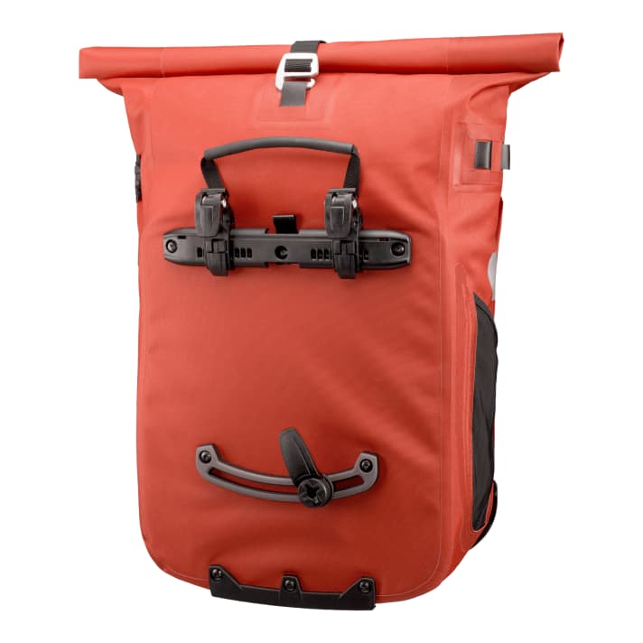 When the flap is folded over to the other side, the Quick-Lock system is revealed and the rucksack transforms into a cycle bag.