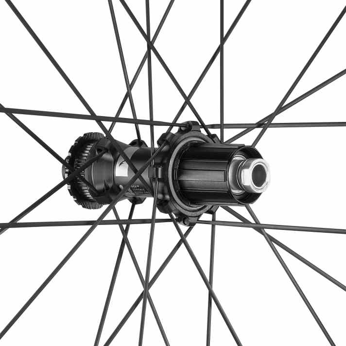 The spokes are suspended with flattened spoke heads to prevent twisting.