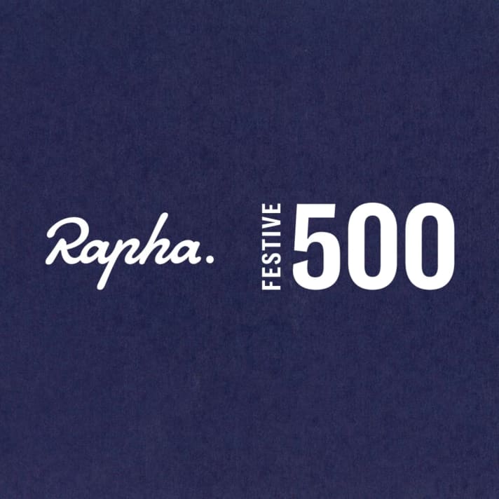 Für die kalten Stunden im Rennrad-Sattel zum Jahresende gibt’s fürs Finishen der Rapha Festive 500 Challenge ein digitales Abzeichen. 