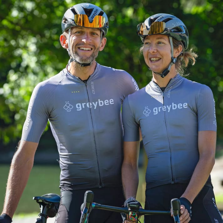 Die einstige Ruderathletin Laura Tibitanzl absolviert die Transalp mit Mann Philipp im Gleichklang. Sie rauschen auf den dritten Platz der Mixed-Wertung