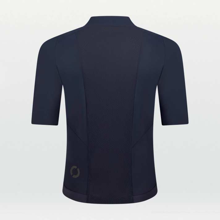 Die Wärme wird durch den Mesh-Einsatz auf der Rückseite der Aero Shell Jacket perfekt abgeleitet.