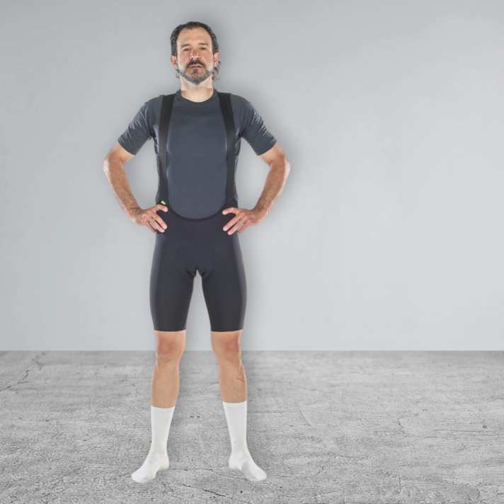 Der deutsche Hersteller Gonso stößt mit der Ride Miles Bib Circle in den Premium-Bereich vor und schneidert eine aufwendige Fahrradhose mit nahezu perfektem Sitz