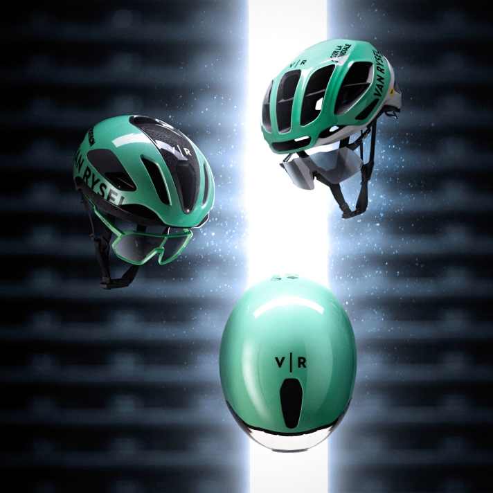 Grün dominiert bei Helmen und Brillen von Decathlon AG2R La Mondiale