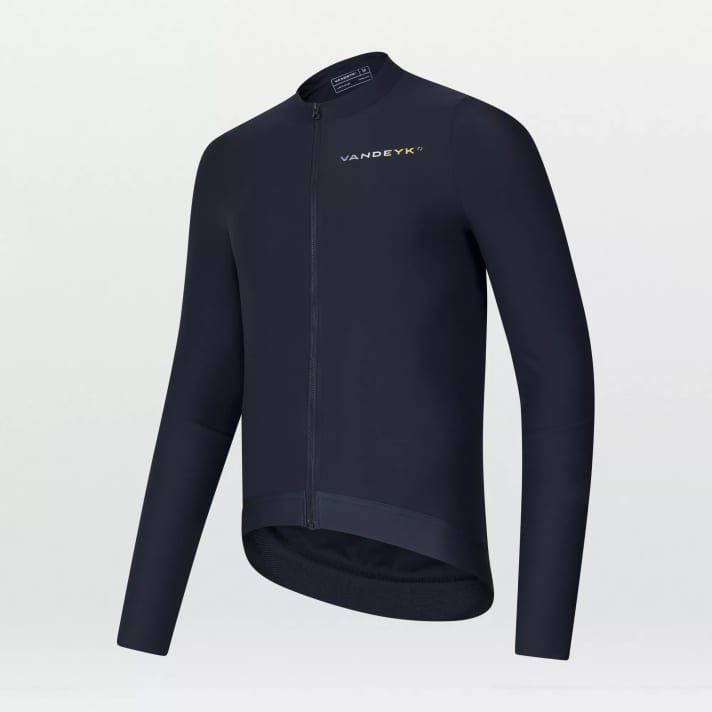 La coupe courte et sportive caractérise les vêtements de cyclisme Vandeyk.