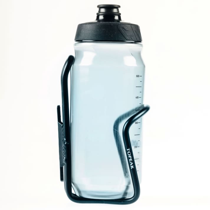 Traditionally, the bicycle water bottle is mounted in a holder made from a circumferential aluminium wire with a soldered-on holder for the frame.