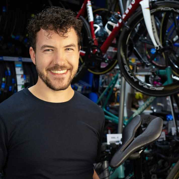 Clemens Schwöbel, fondateur de Fingerprint Cycling : "Nous imprimons notre selle FPS-Neo en couches avec nos propres imprimantes et nous fabriquons également les pièces en titane".