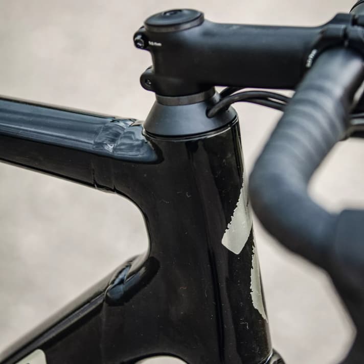 The weld seams of the top tube and down tube have been moved a few centimetres in front of the head tube. This should make the frame even stiffer