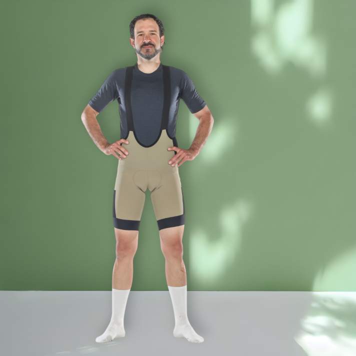 Pantalon solide avec de nombreuses poches. Les poignets et les bretelles du Supergiara 2 ne sont cependant pas optimisés.