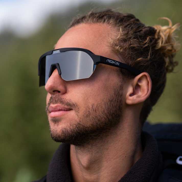 React "Optray" sports sunglasses