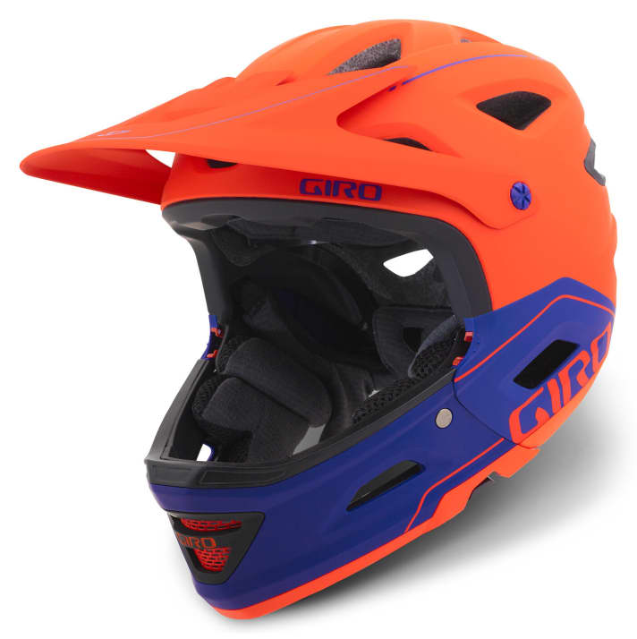   With the Switchblade MIPS, Giro also offers a half-shell helmet with an attachable chin bar, which should provide a particularly high level of protection. Without the chin bar, the Switchblade is a jet helmet. Available in three sizes, the helmet costs €299 and is now available in six colours.