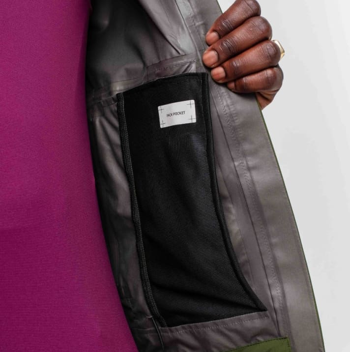 The jacket can be stowed in the pack pocket to mini pack size.
