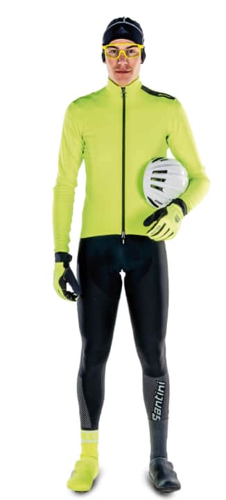 Equipped against cold and wet weather with temperatures of 5 to 10 °C and wind, rain, snow and splashing water.