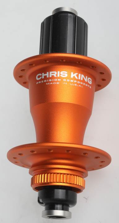 1. all individual parts of the control bearings and hubs are manufactured in-house. Only the bearing balls are bought in. 2. the bright anodised colours are typical of Chris King products. A flawless surface is a prerequisite. The preparation is usually a chemical process, but King favours polishing by hand. 3. all bearings and cones, springs and sealing rings of the products are available as spare parts - even for older models. 4. the ball bearings are double-sealed. Longevity is the central aim of the design. 5. lifetime guarantee and a maintenance service at a flat rate support a long service life.