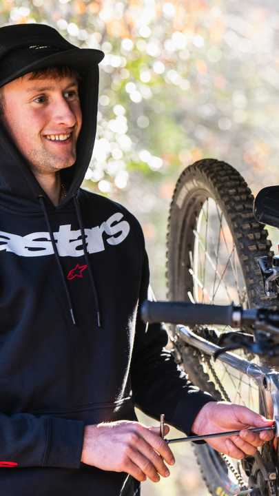 In 2023, the young Irishman Ronan Dunne finished the World Cup season in 12th place for Team Intense Factory Racing. The 21-year-old will be racing for the Spaniards from Mondraker in 2024.