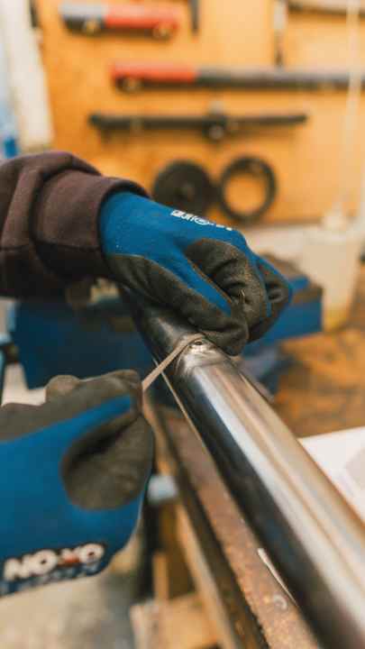 Rahmenbau Tag 3: Der dritte Tag war dem intensiven Feilen und Schleifen gewidmet.