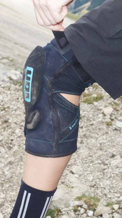   The inconspicuous Velcro strap secures the already tight protector perfectly to the leg.