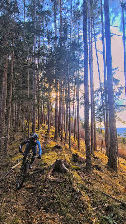   Manuel Krainz: The picture was taken in the neighbourhood where I live. For me, biking in nature means pure enjoyment and a deep connection to my beautiful home! I've mainly been riding here for 10 years and I could continue to do so for decades without ever getting tired of the countless mountains and their trails.