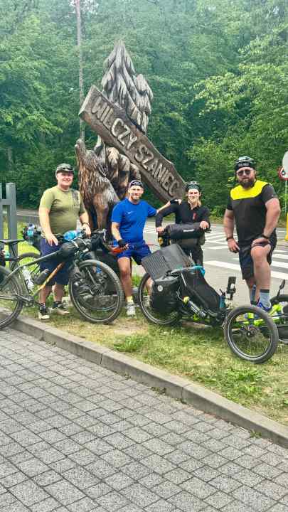 Carlo Krampe switched to a recumbent bike because of back problems. This allows him to continue travelling with his cycling friends.