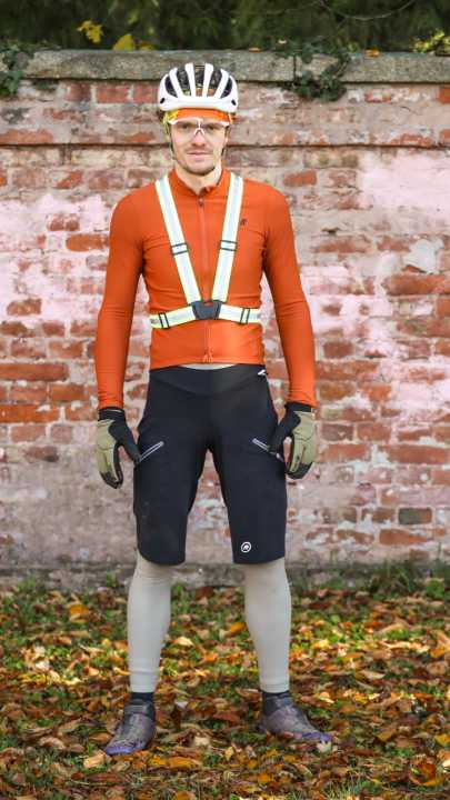 Kinetixx Luzan gloves go perfectly with a winter outfit and keep your fingers warm both on your way to work and out on the trail.