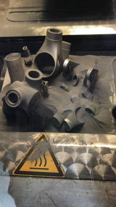 Fused from powder: titanium sleeves in the printer