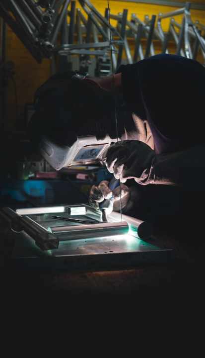   Großserien-Bikes definieren sich über ihren technische Habitus, doch der ist vergänglich. Custom-Bike-Schmieden und Rahmenmanufakturen punkten mit Beständigkeit.