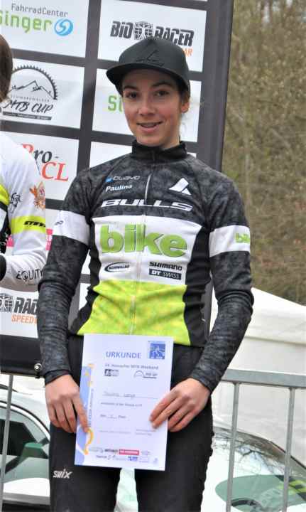   Auch BIKE Junior Paulina ist sehr zufrieden mit ihrem ersten U17 Podestplatz.