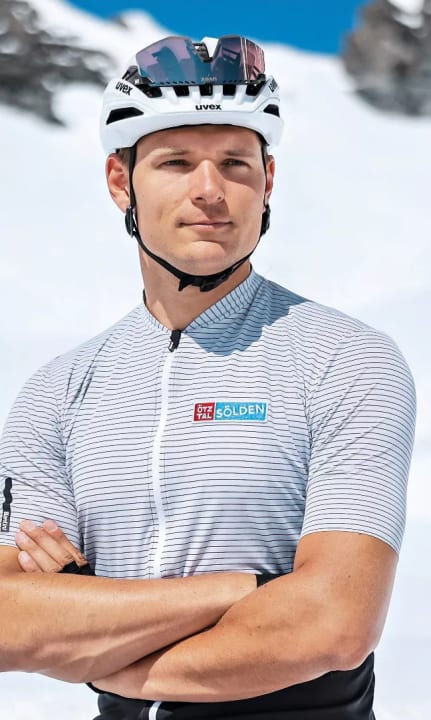 Thomas Dreßen s'est découvert une passion pour le vélo de course dès sa jeunesse, parallèlement au ski.