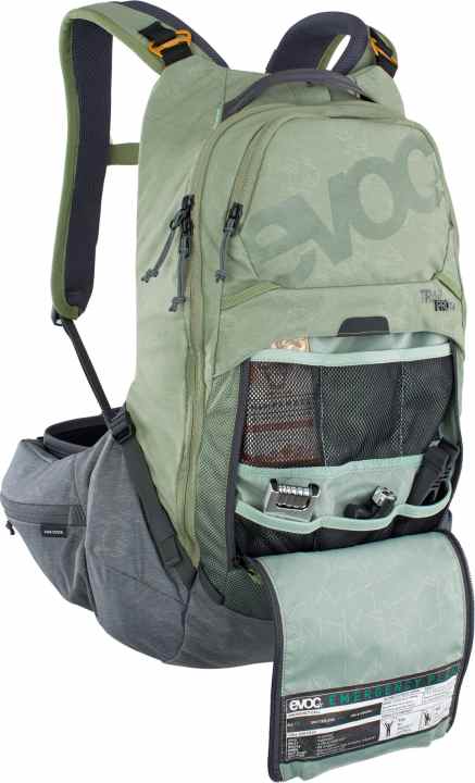 The tool compartment of the Trail Pro 16 is tidy and easy to access in the event of a breakdown. The zips should be easy to operate even when wearing gloves.