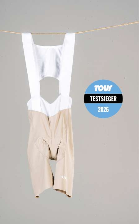 Avec le cuissard à bretelles Perf Gel Power pour femmes, Ekoi propose un cuissard de cyclisme sportif destiné aux cyclistes ambitieuses.