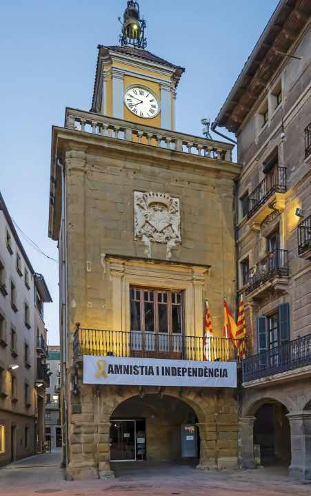 Botschaft: Das Thema der Unabhängigkeit Kataloniens ist überall sichtbar, auch im Stadtzentrum von Vic.