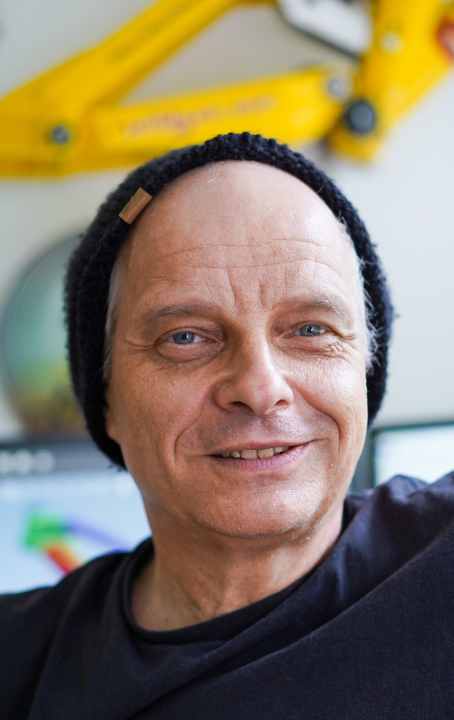 And this is a portrait of him: Jürgen Schlender, owner of Alutech and bike enthusiast to the core! In addition to his jobs, he has always been active in bike sports himself. And legend has it that he bought the company Alutech and drew his first bike while still in the car: the Wildsau! | u!