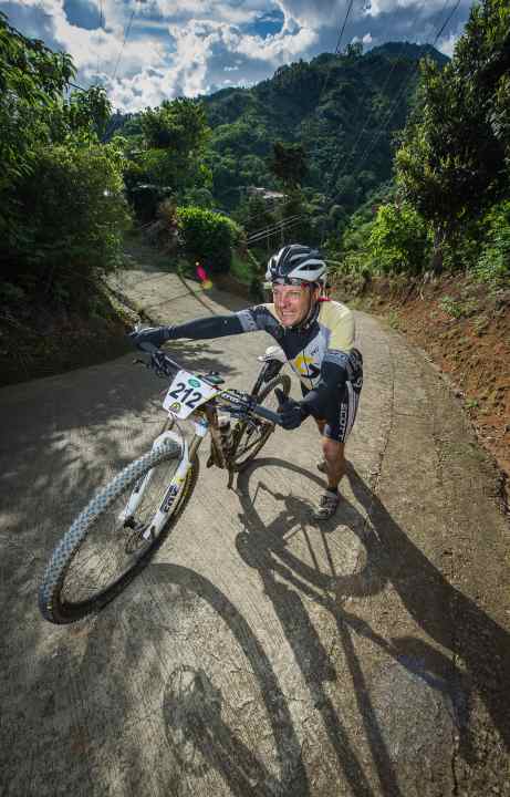   Nur schlecht kann das Bild zeigen, wie steil die Anstiege beim La Ruta wirklich sind. Der Blick des Fahrer spricht hingegen Bände.