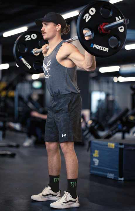 Macht die Beine stark: die Highbar-Kniebeuge