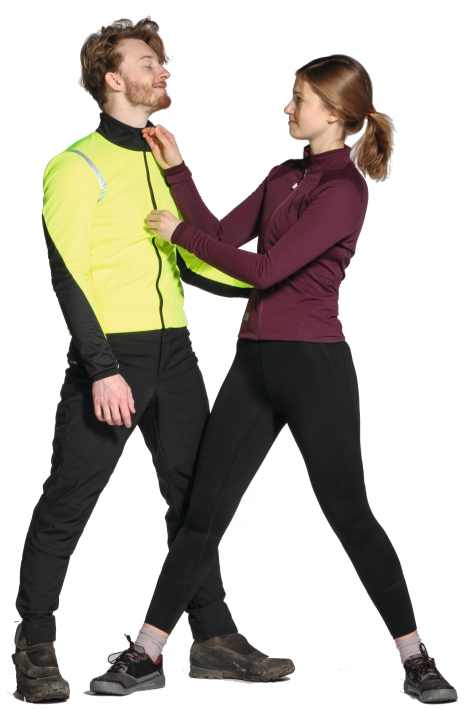When warm thoughts alone are no longer enough: 14 softshell suits for cold days in a big comparison. From page 74