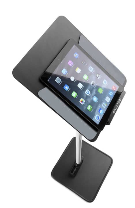   So ist das Tablet immer im Blick, hier mit der Halterung von Elite.