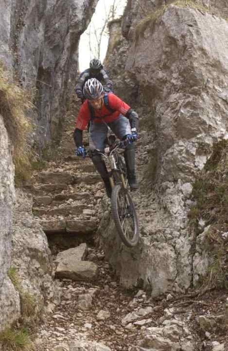   Eine spannende Alternative zu einer Standard-Alpenüberquerung: der Sentiero de la Pace, der sich über die Sextener Dolomiten bis zur Adria zieht.