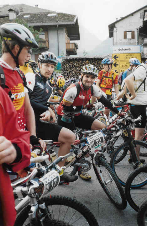   Henri Lesewitz (red jersey) at the first edition in 1998, which he tackled together with team partner Tino Zieger (black jersey).