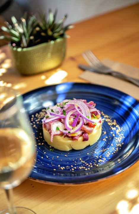 Straight from the sea: octopus on mashed potatoes