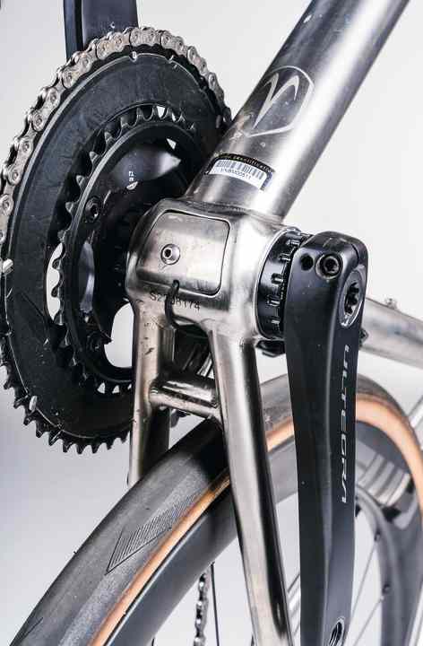 Practical: A cover allows access to the cable routing on the Van Nicholas, which is also made of titanium.